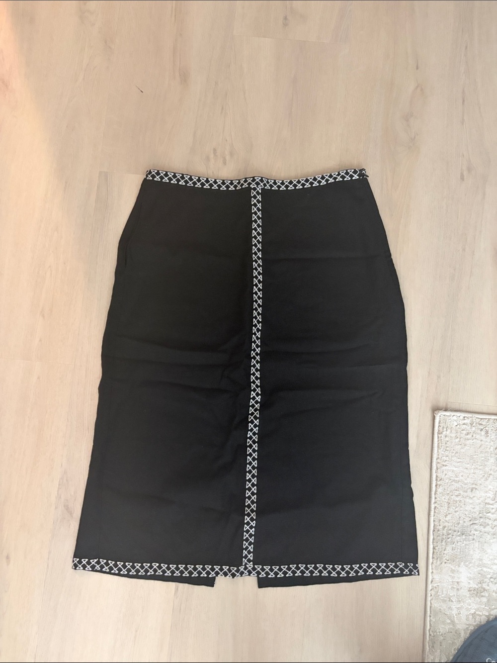 Bailey 44 55% Linen Skirt with White Trim
